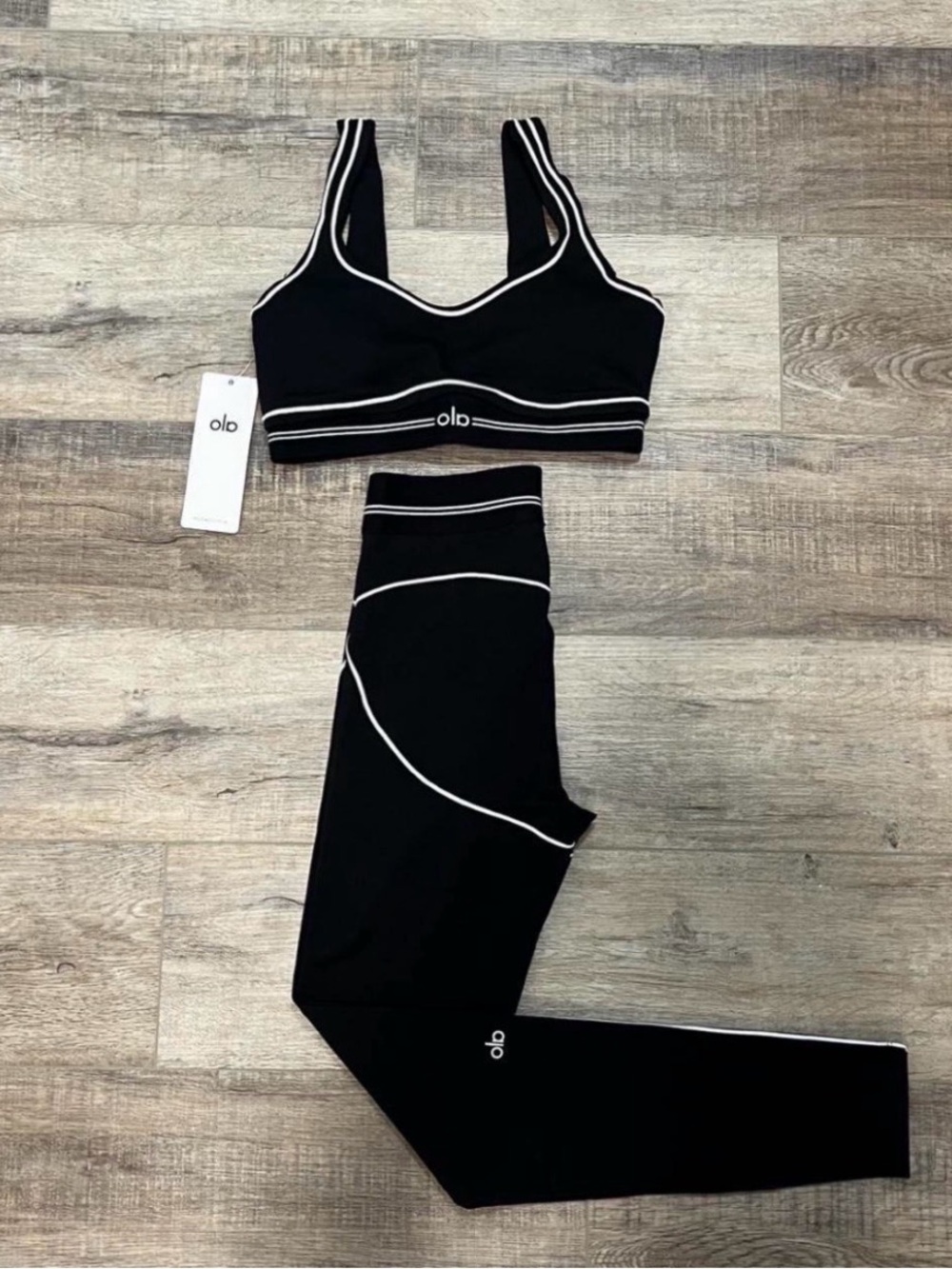 ALO Yoga Black Sports Bra and Leggings Set with White Piping